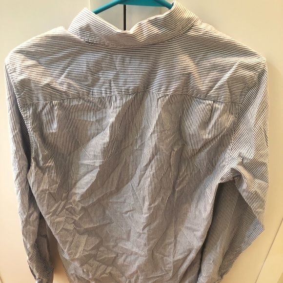 Gap Blue and white pinstripe button down - Picture 4 of 4